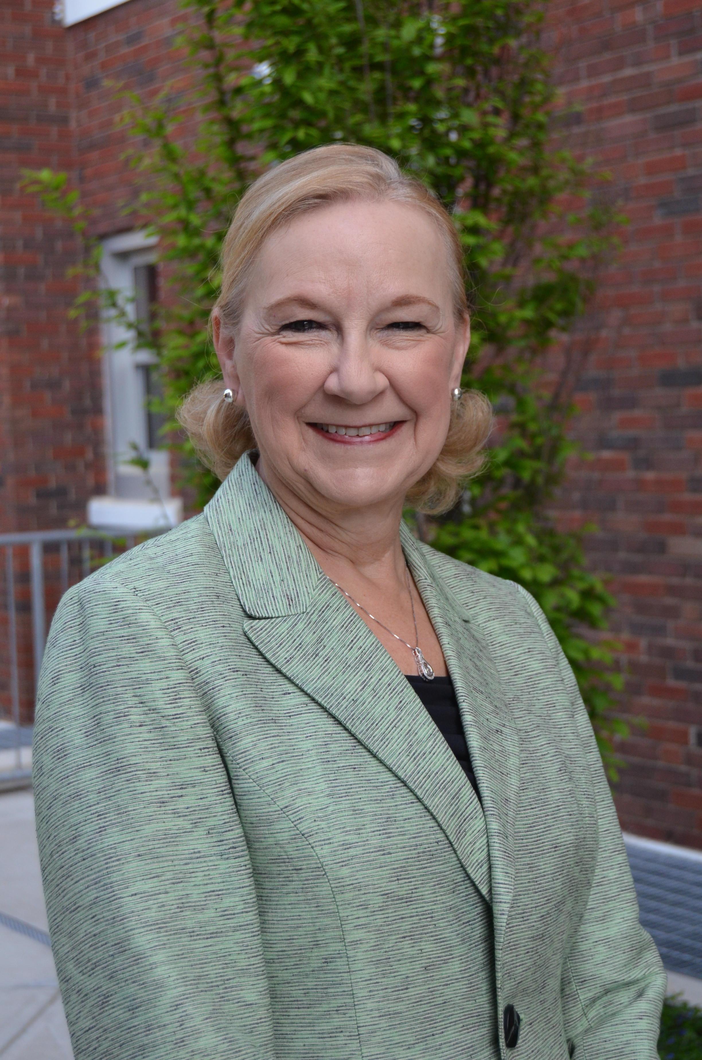 Headshot photo of Diane Hentges